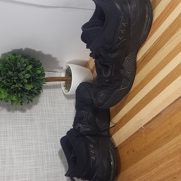 Jordan Stay Loyal 2, Black Metallic, Basketball Shoes - Picture 4 of 6